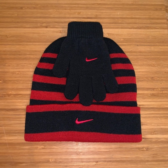 4//7 Nike Little Boy/'s 2-Piece Swoosh University Red Pom Hat /& Gloves Set Sz